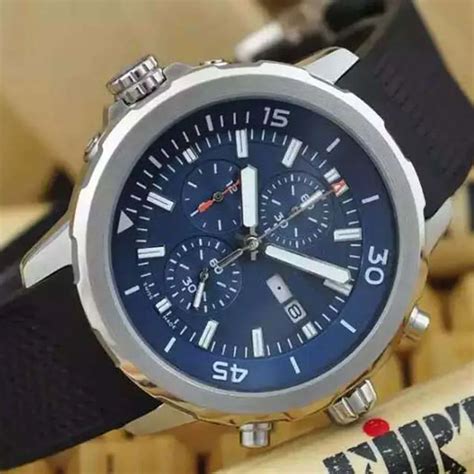 pilot watch with rotating bezel